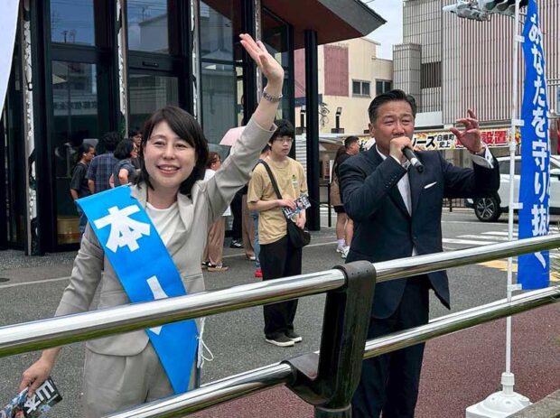 「福山哲郎参議院議員」と出町柳駅での街頭演説